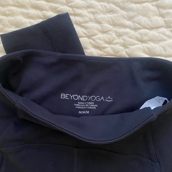 Beyond yoga POWERBEYOND Strive Pocket Midi Legging - Picture 4 of 9